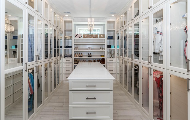 closet-3615613_640